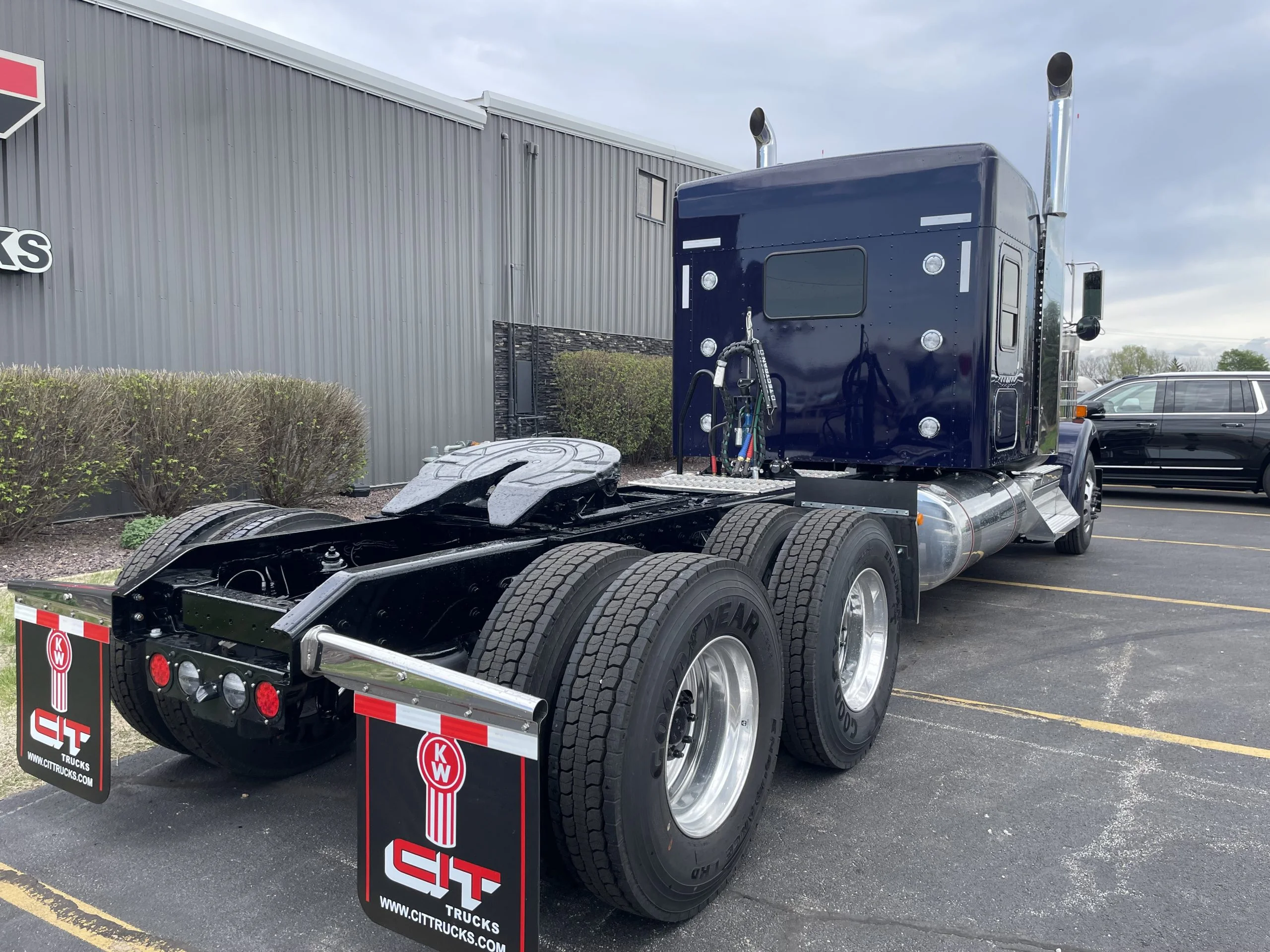 2027 Kenworth W900 in Normal, IL — photo 5