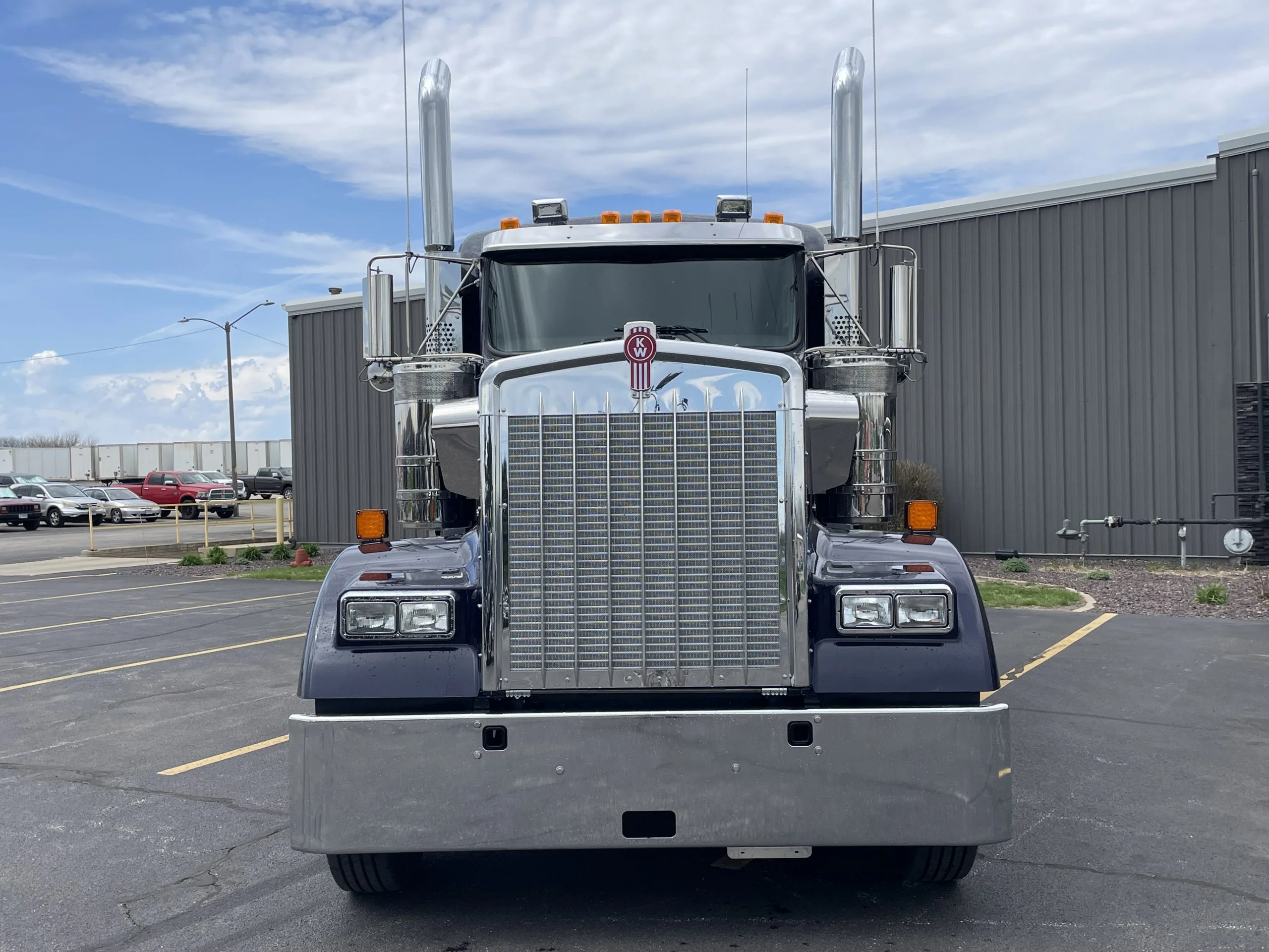 2027 Kenworth W900 in Normal, IL — photo 2