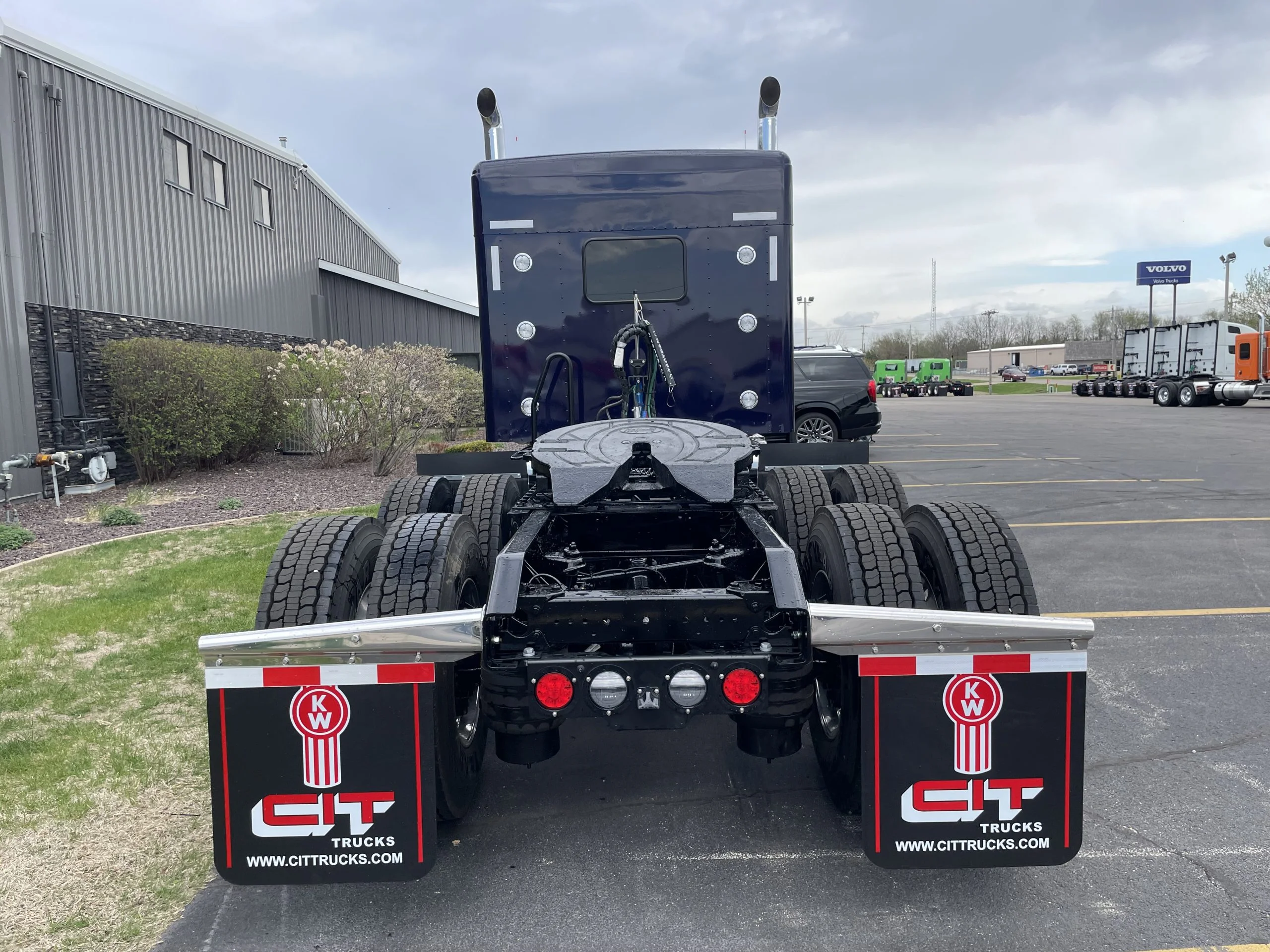 2027 Kenworth W900 in Normal, IL — photo 6