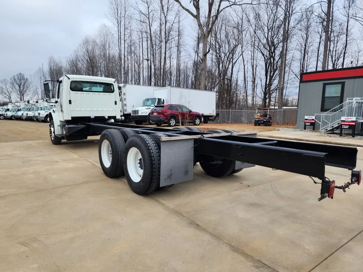 2019 Freightliner M2 106 - image 6