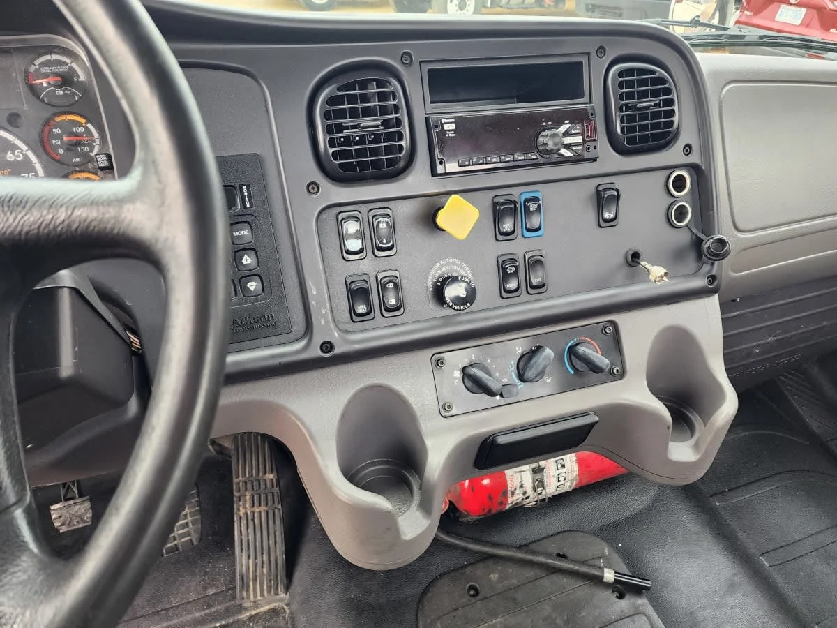 2019 Freightliner M2 106 - image 8