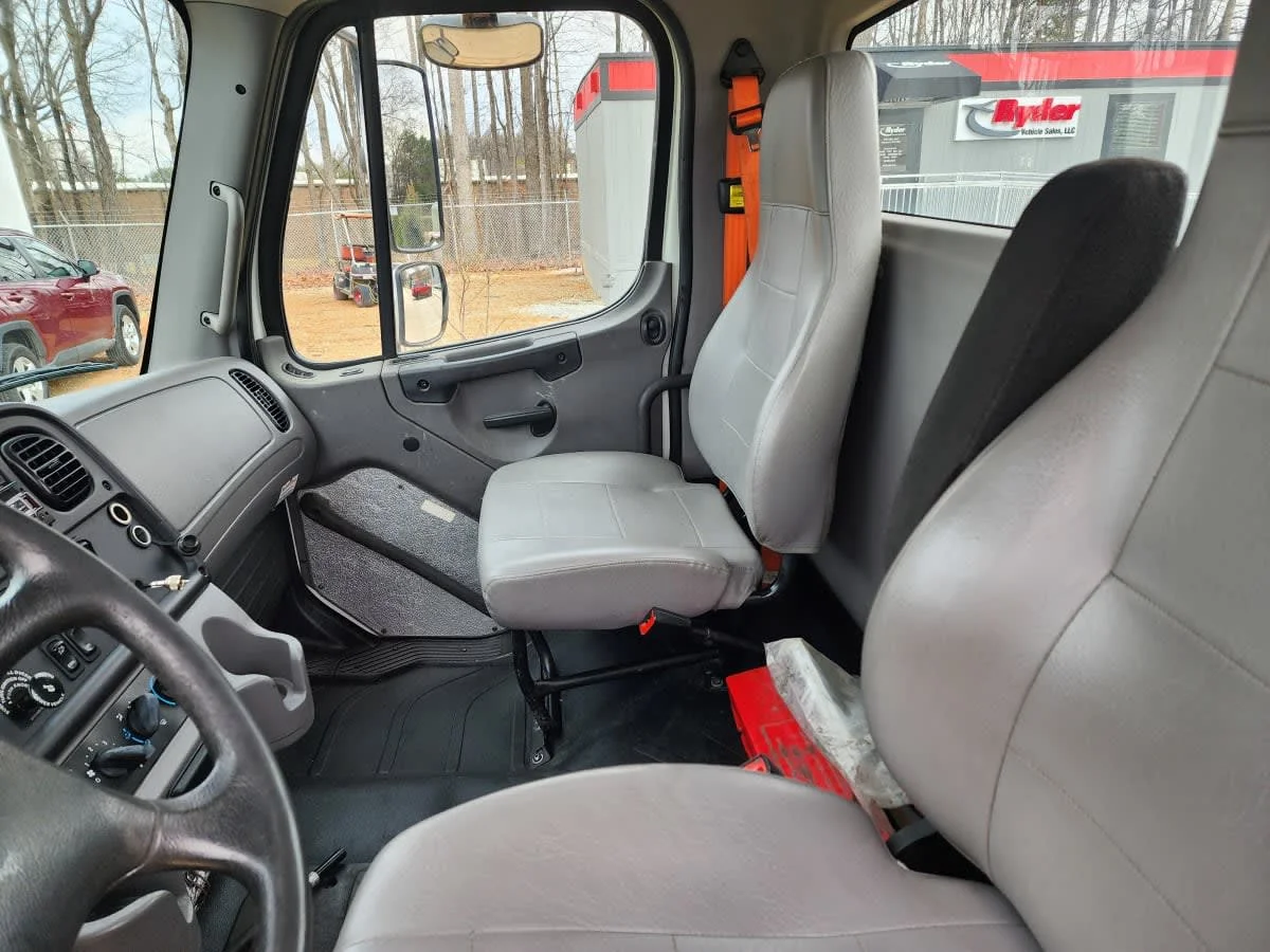 2019 Freightliner M2 106 - image 7