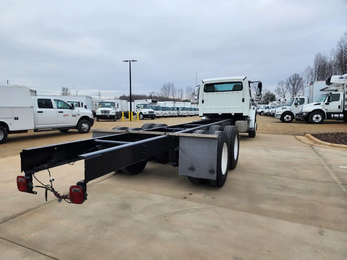 2019 Freightliner M2 106 - image 4