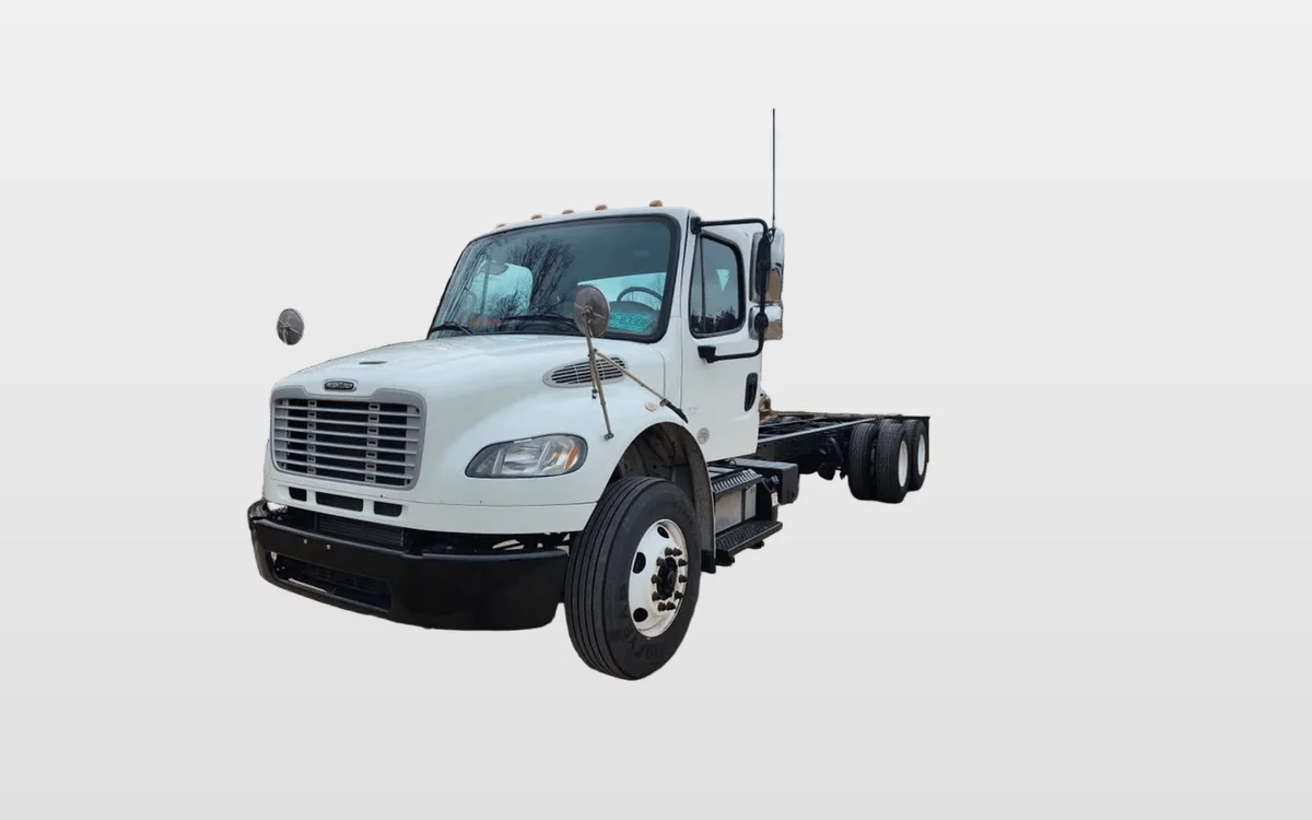 2019 Freightliner M2 106 - image 1