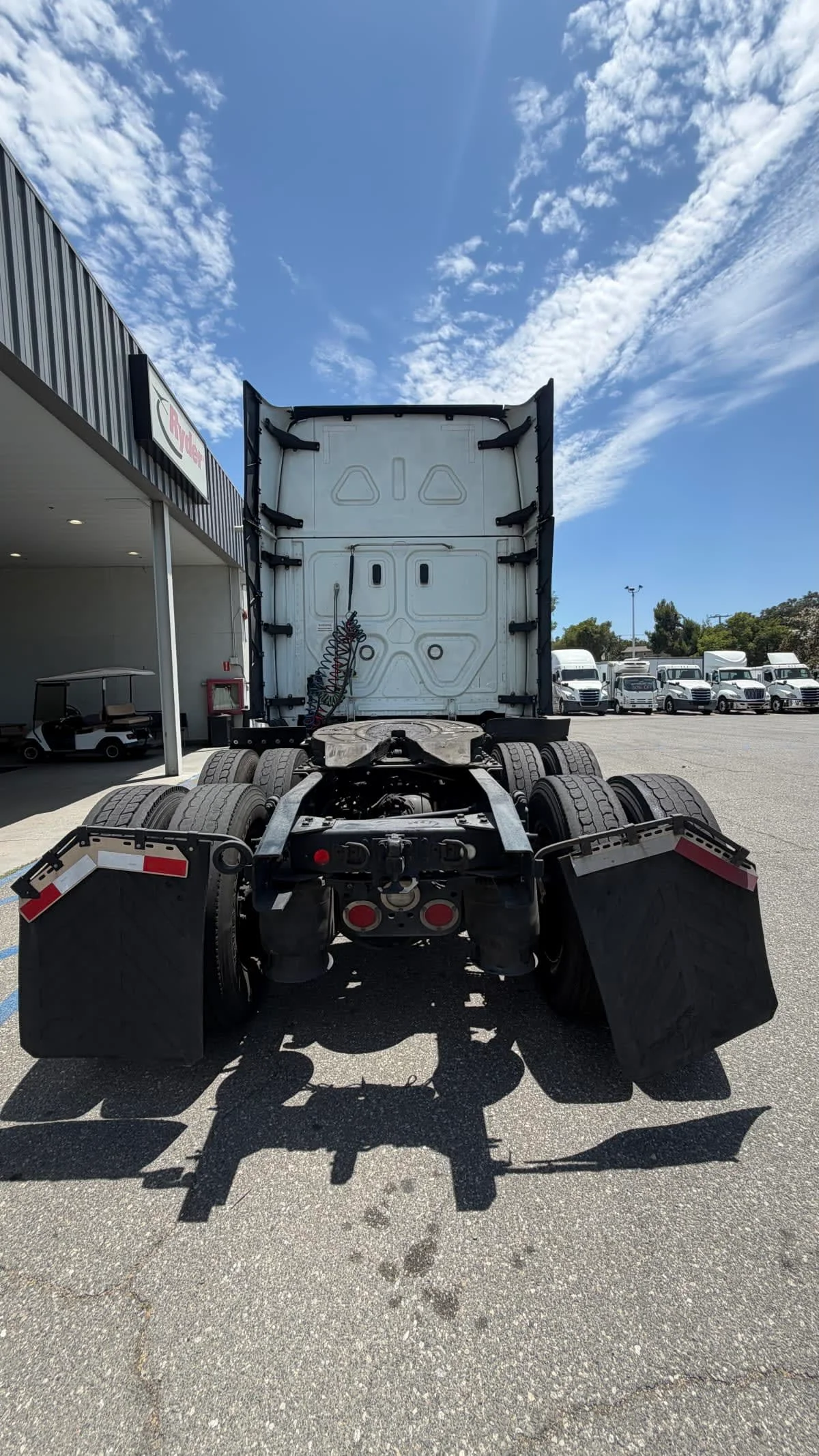 2023 Freightliner Cascadia in Pomona, CA — photo 5