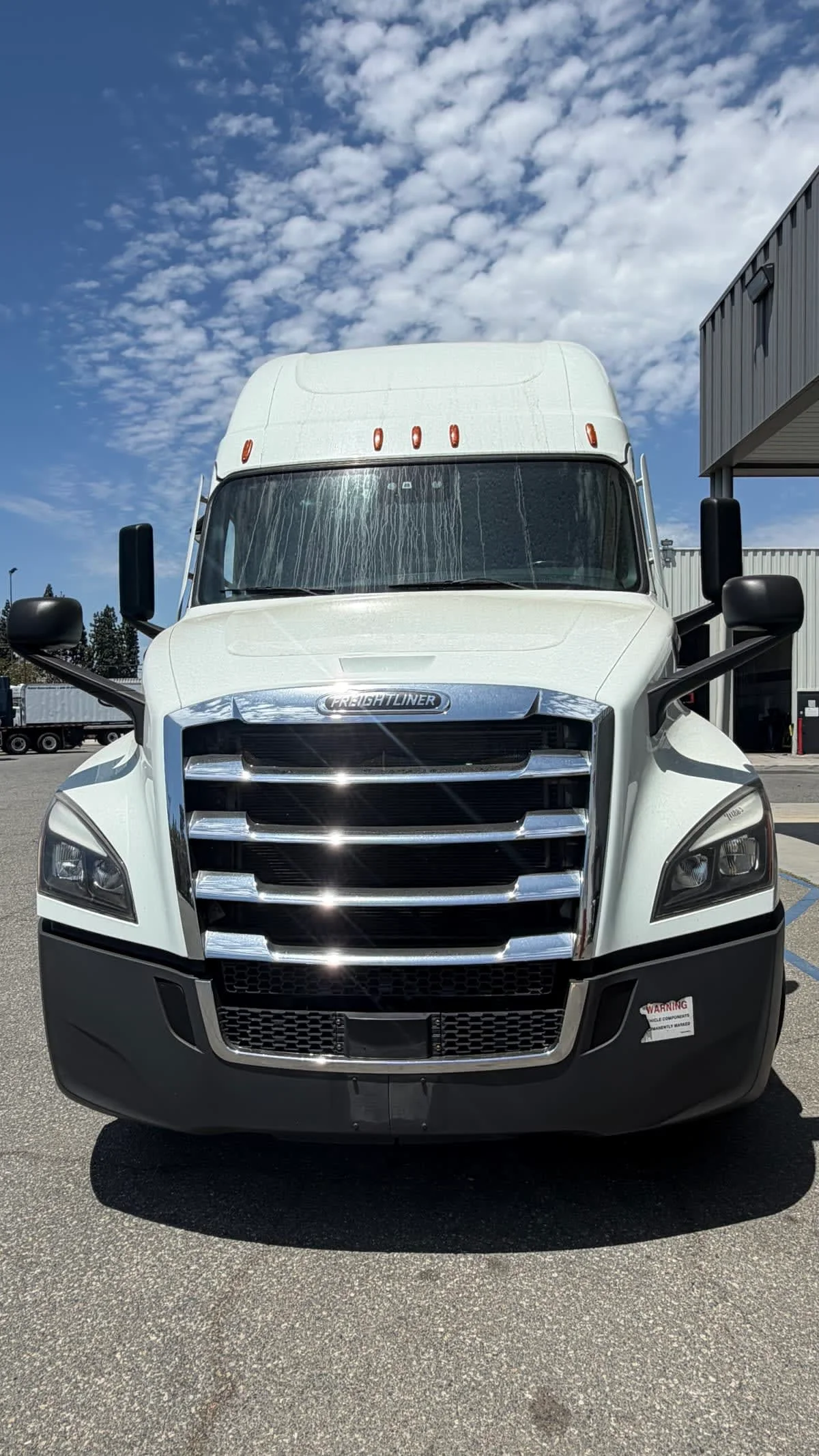2023 Freightliner Cascadia in Pomona, CA — photo 2