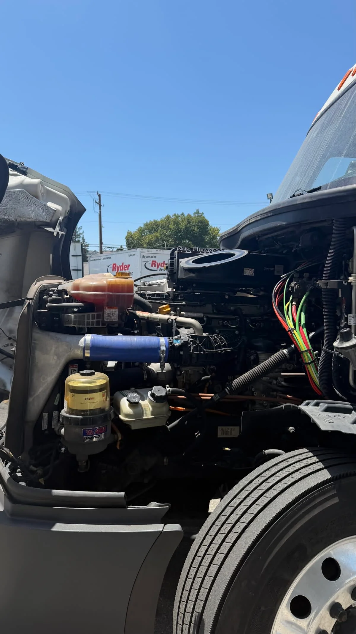 2023 Freightliner Cascadia in Pomona, CA — photo 9