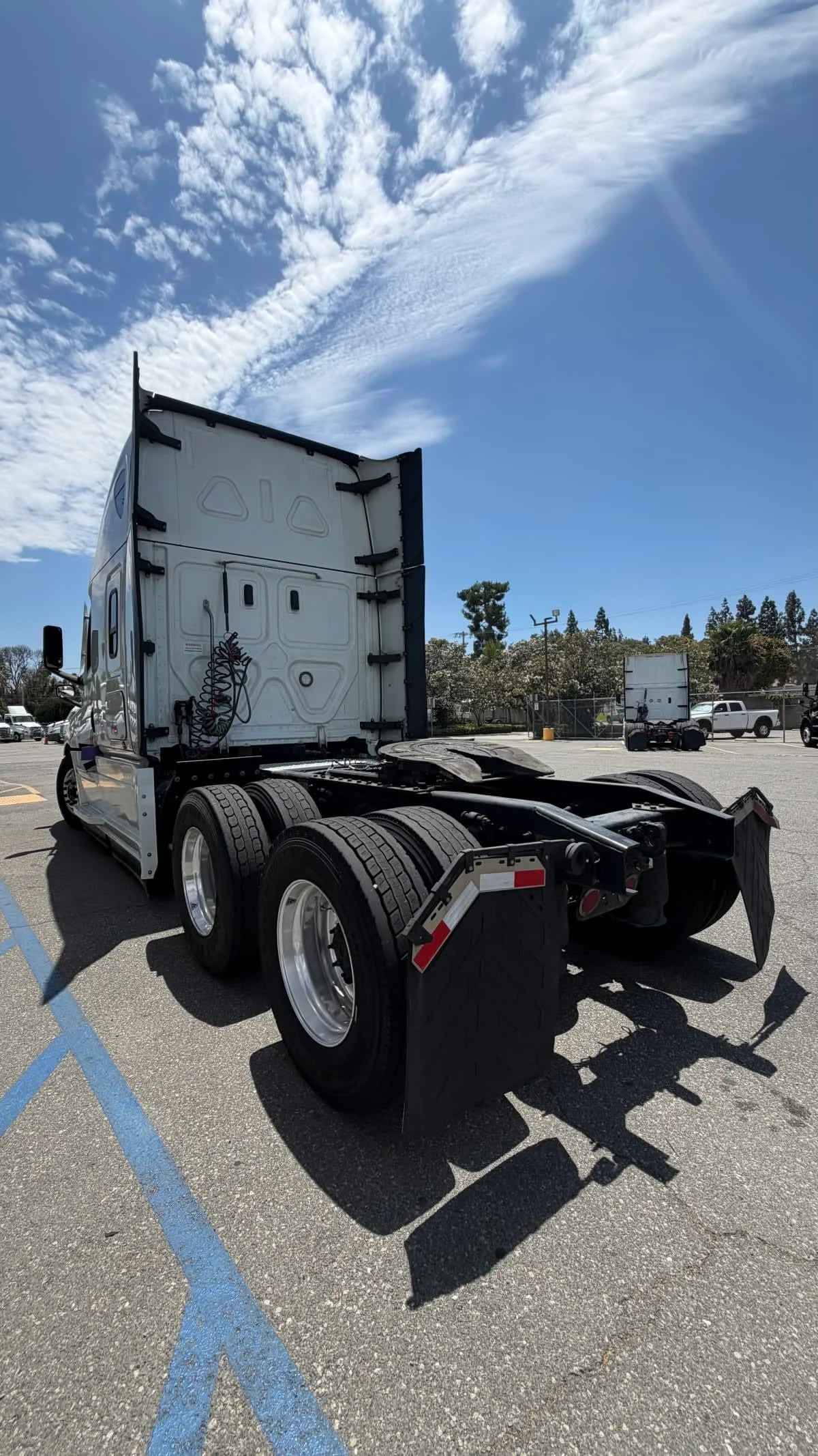 2023 Freightliner Cascadia in Pomona, CA — photo 6