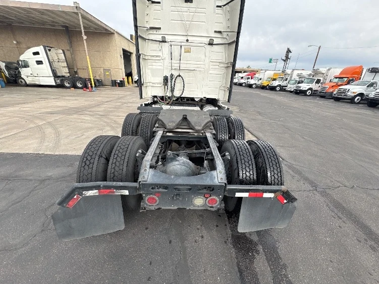 2019 Volvo VNL 760 - image 6