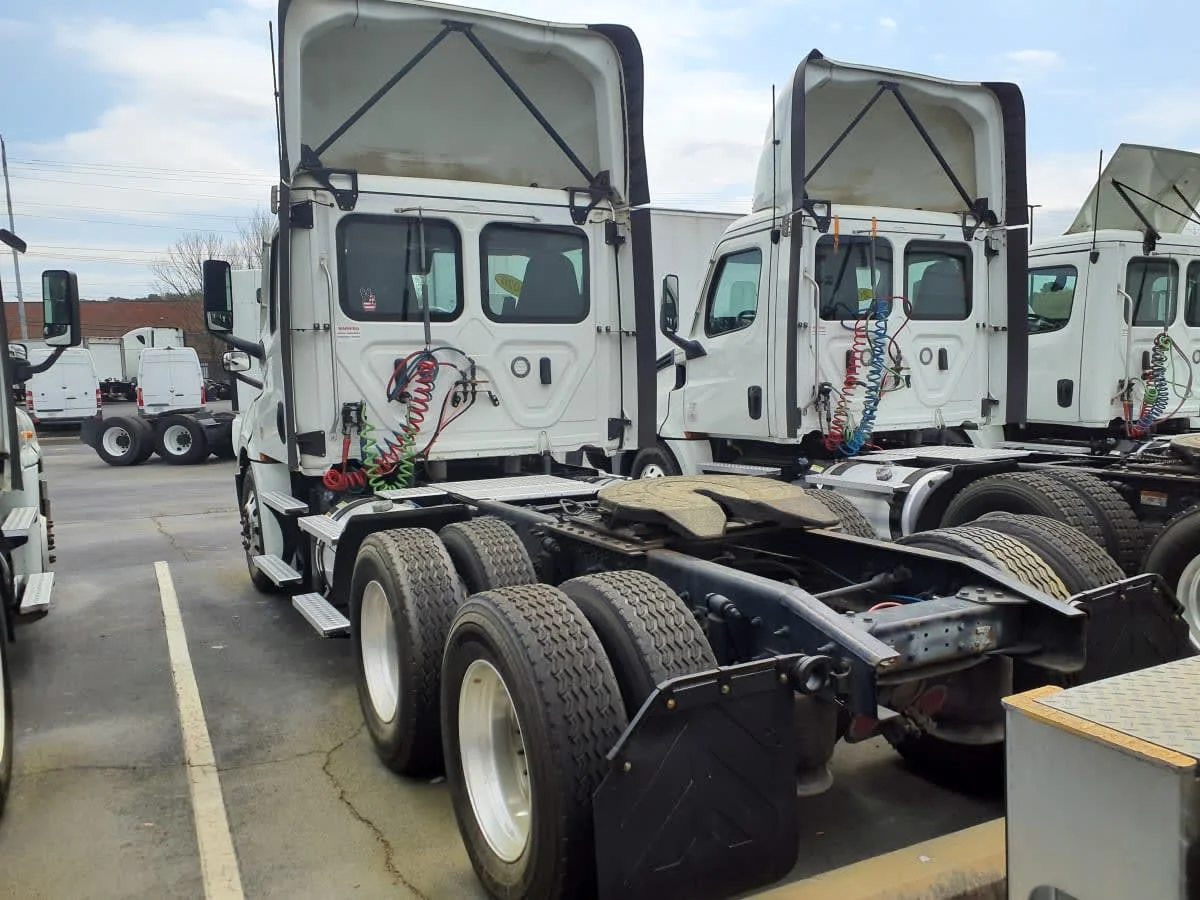 2020 Freightliner Cascadia in Atlanta, GA — photo 6