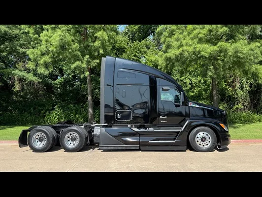 2023 Kenworth T680 in Dallas, TX — photo 16