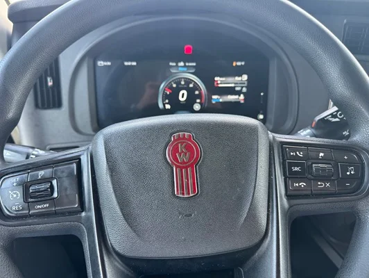 2023 Kenworth T680 in Dallas, TX — photo 4