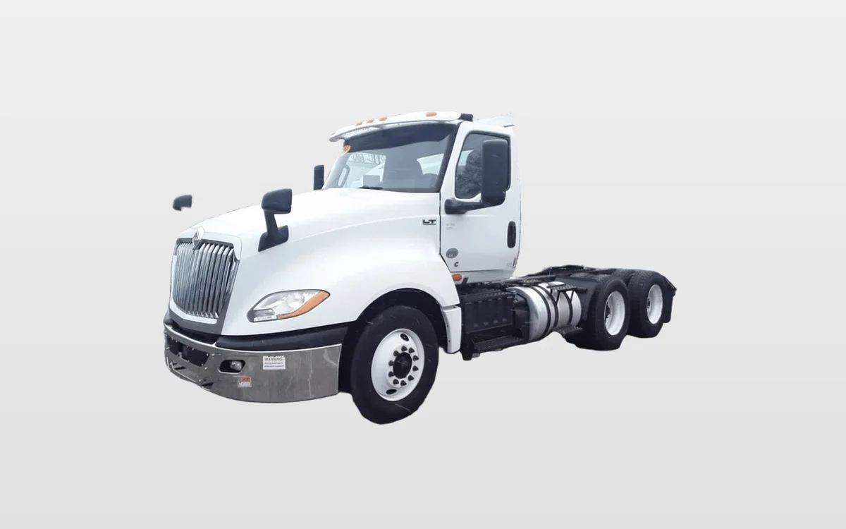 2019 International LT - image 1