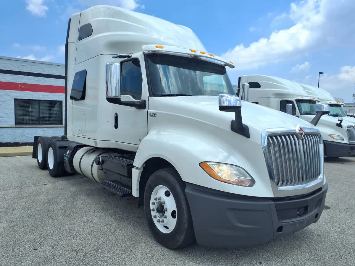 2019 International LT in Cleveland, OH — photo 3