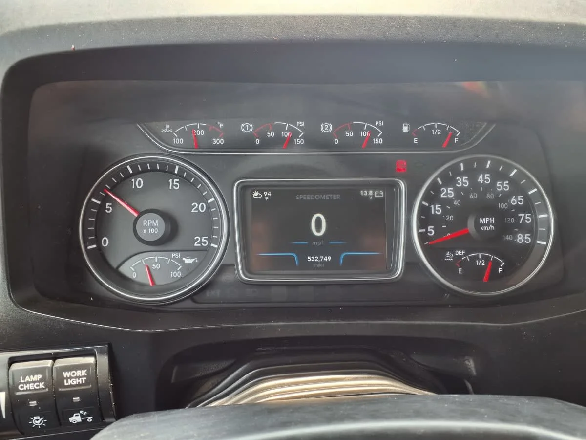 2019 International LT in Cleveland, OH — photo 12