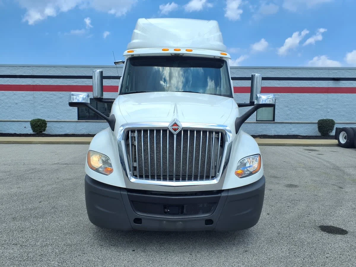 2019 International LT in Cleveland, OH — photo 2