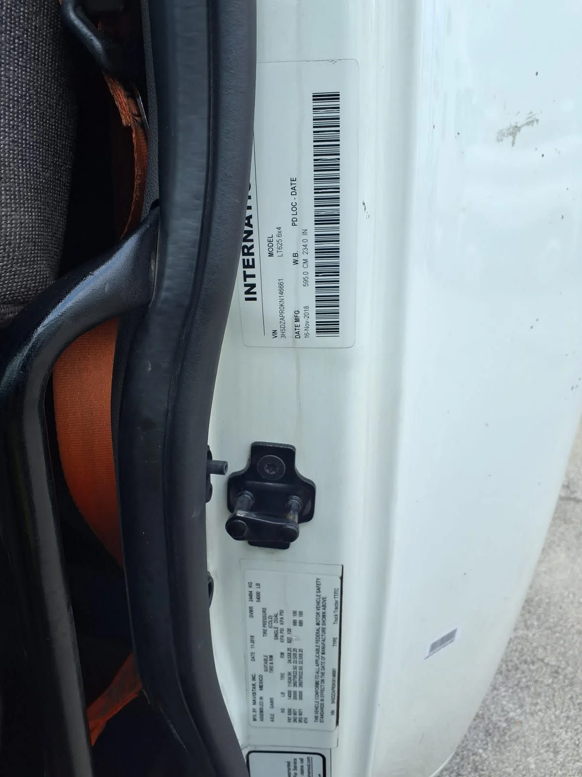 2019 International LT in Cleveland, OH — photo 11