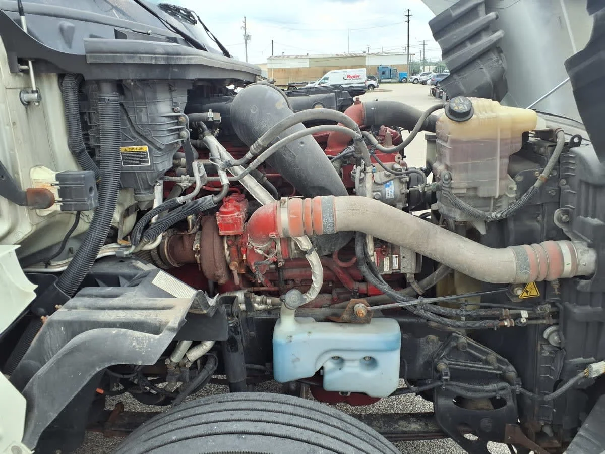 2019 International LT in Cleveland, OH — photo 10
