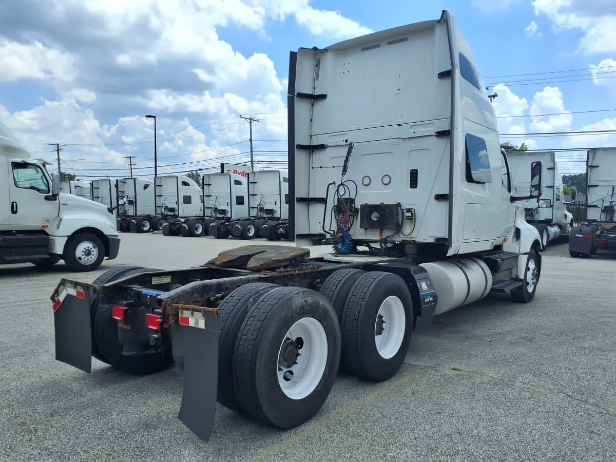 2019 International LT in Cleveland, OH — photo 4