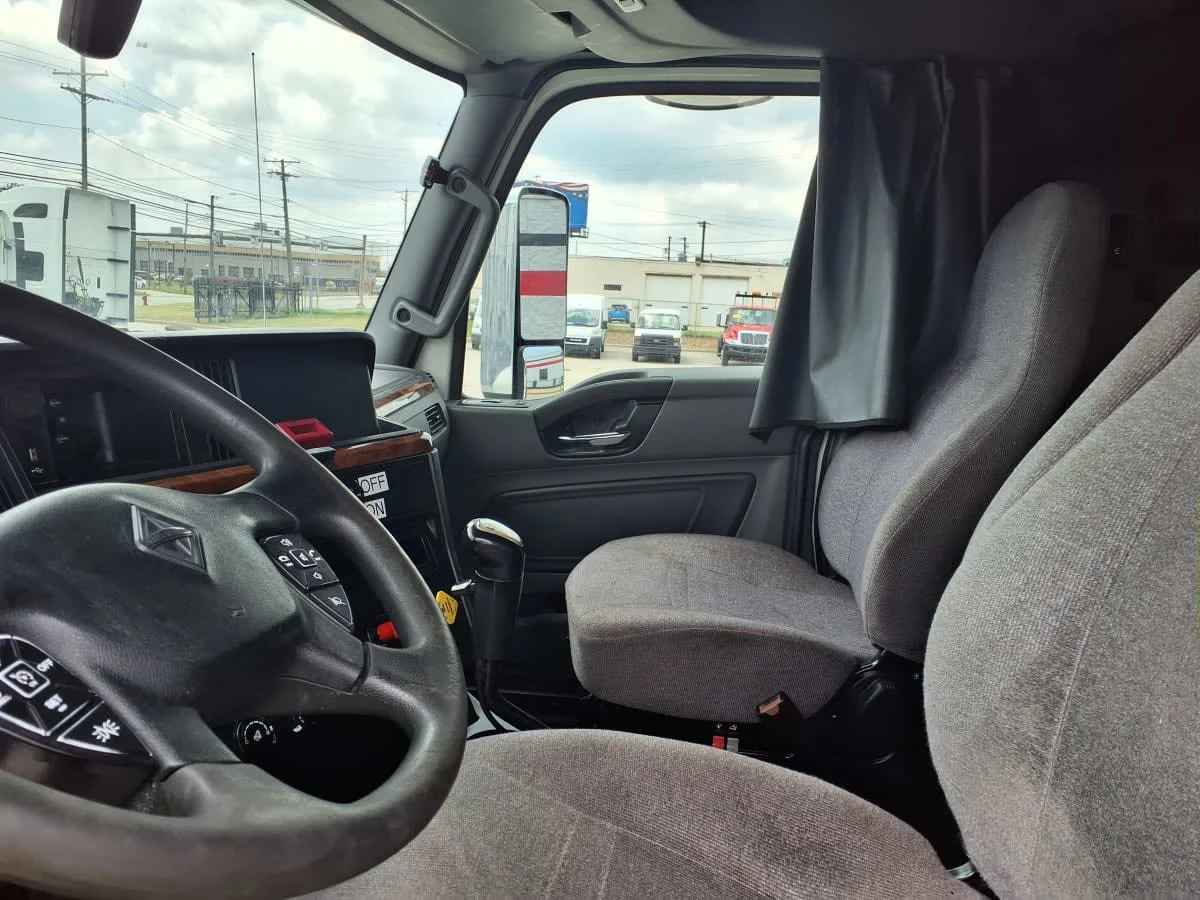 2019 International LT in Cleveland, OH — photo 7