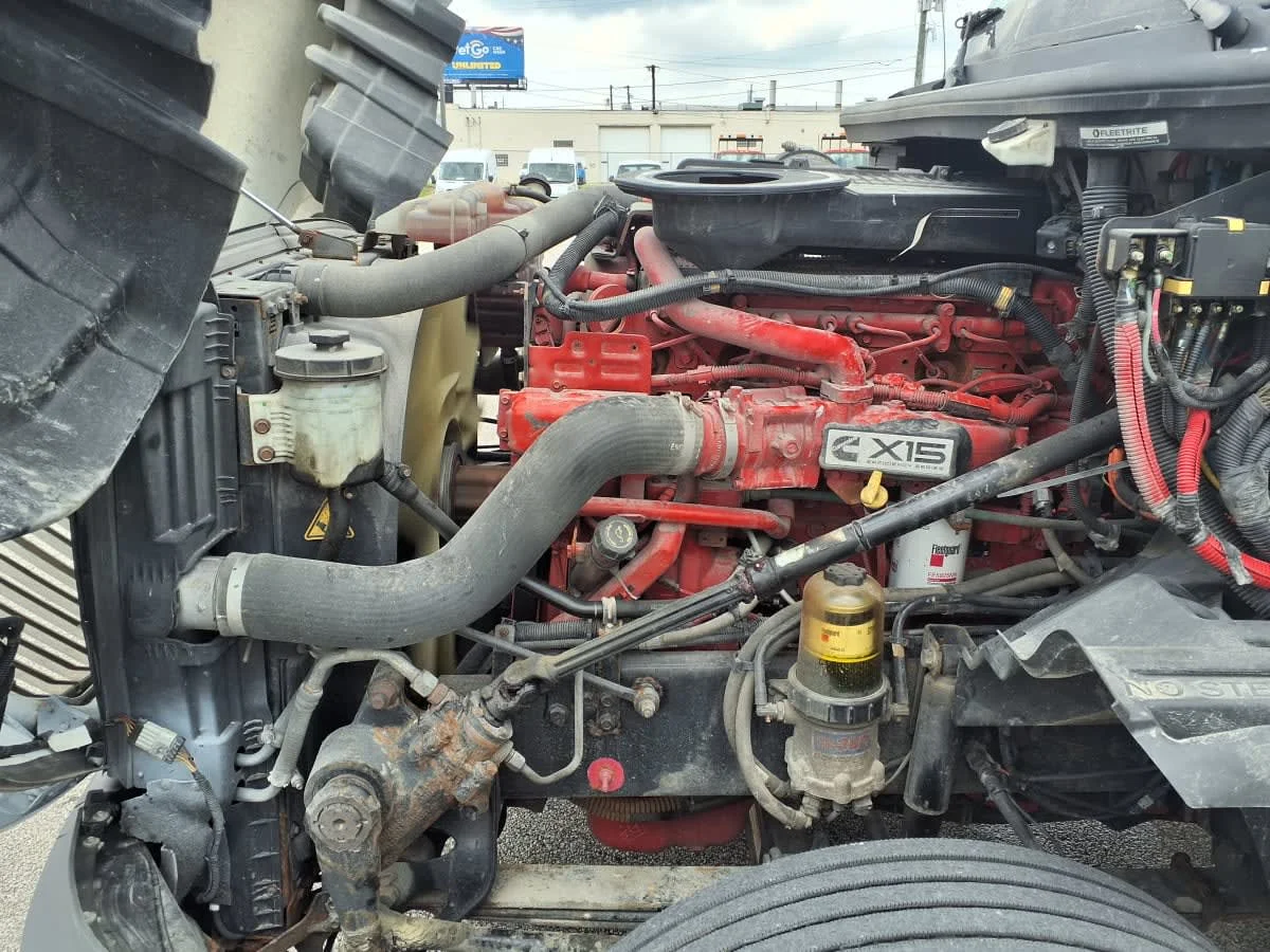 2019 International LT in Cleveland, OH — photo 9