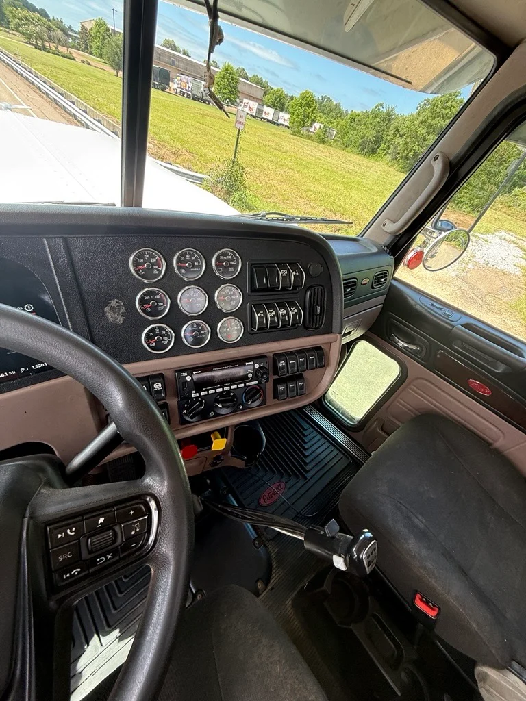 2022 Peterbilt in Jackson, MS — photo 11