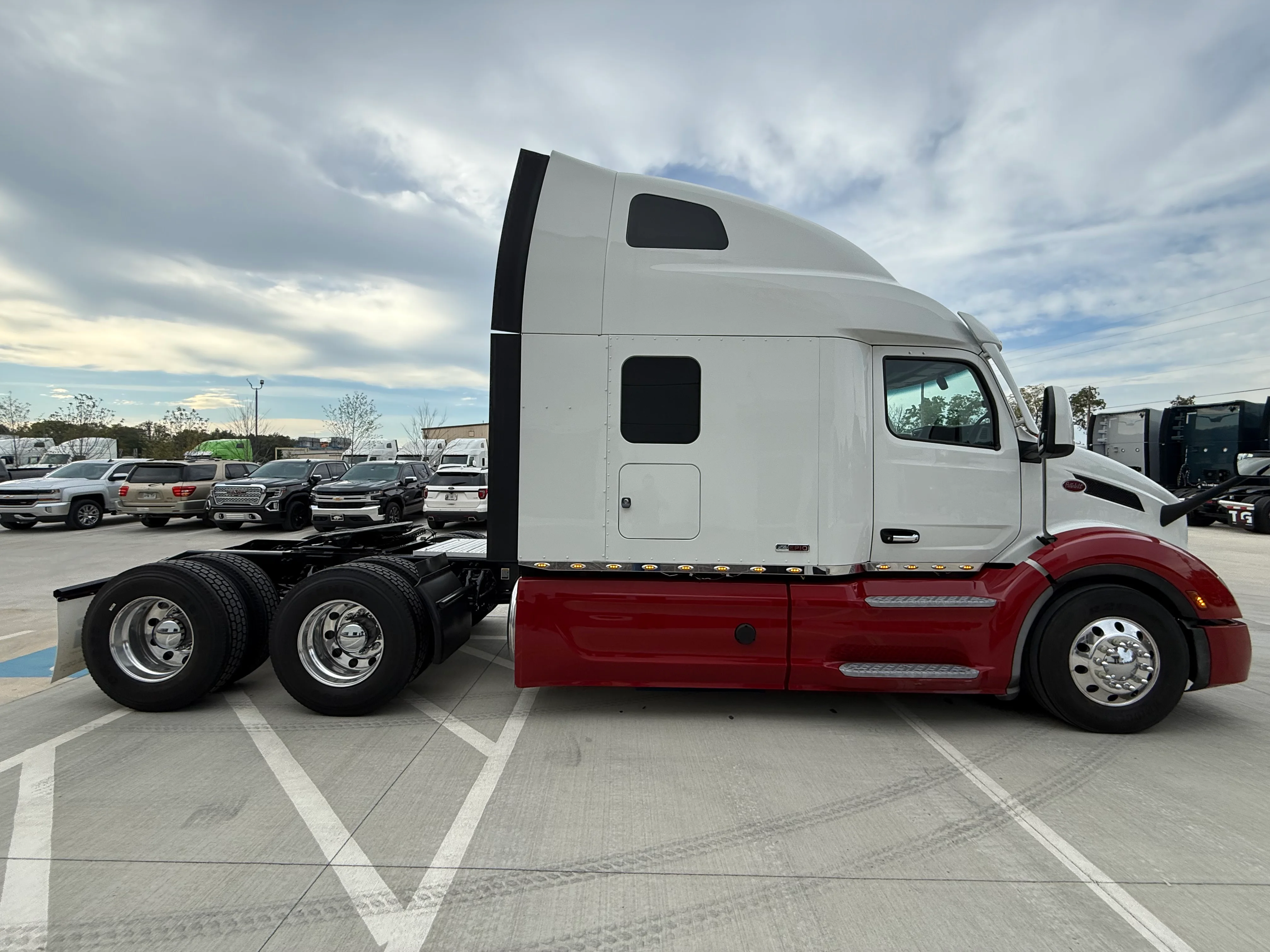 2023 Peterbilt 579 - image 6