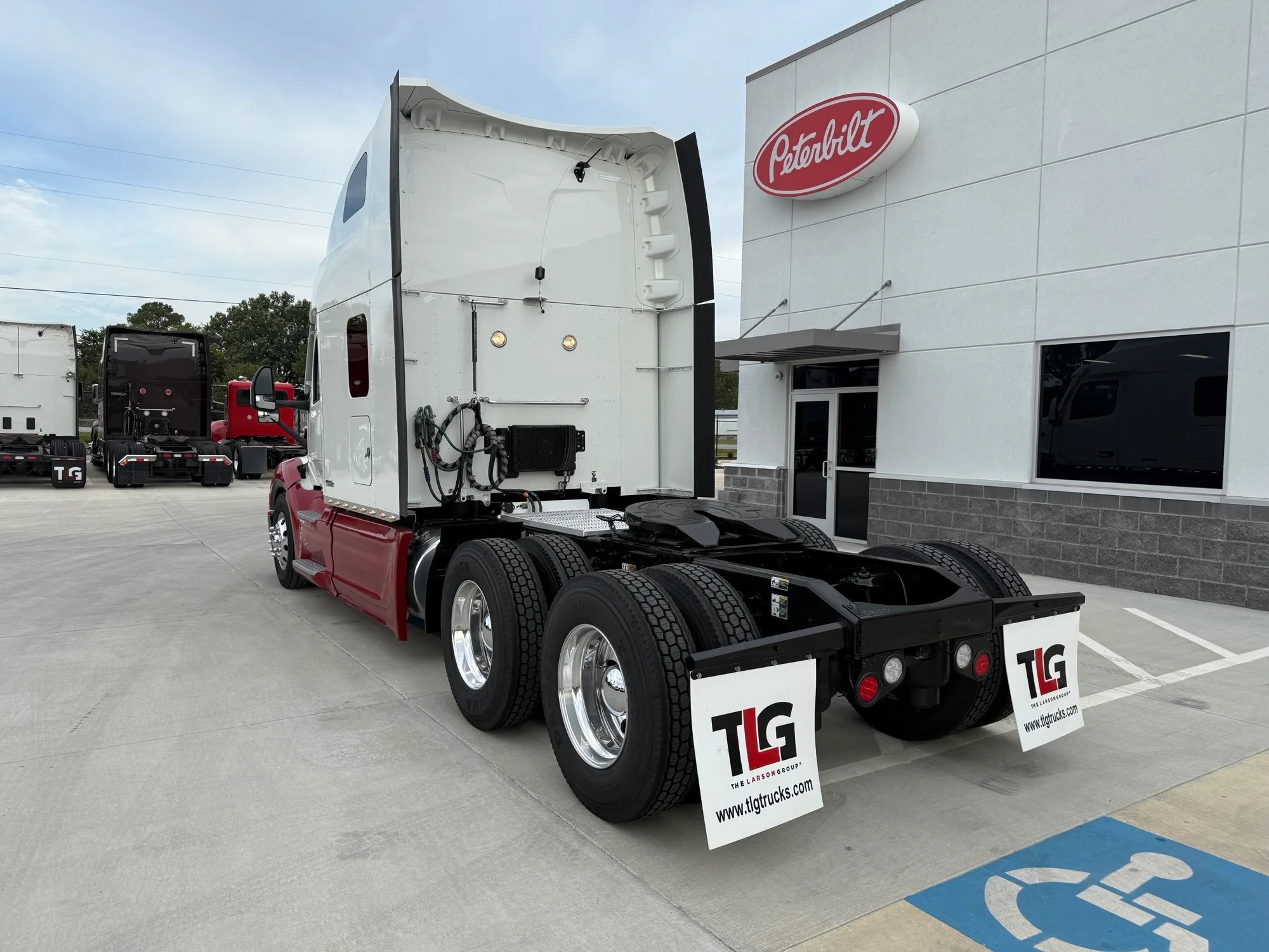 2023 Peterbilt 579 - image 3