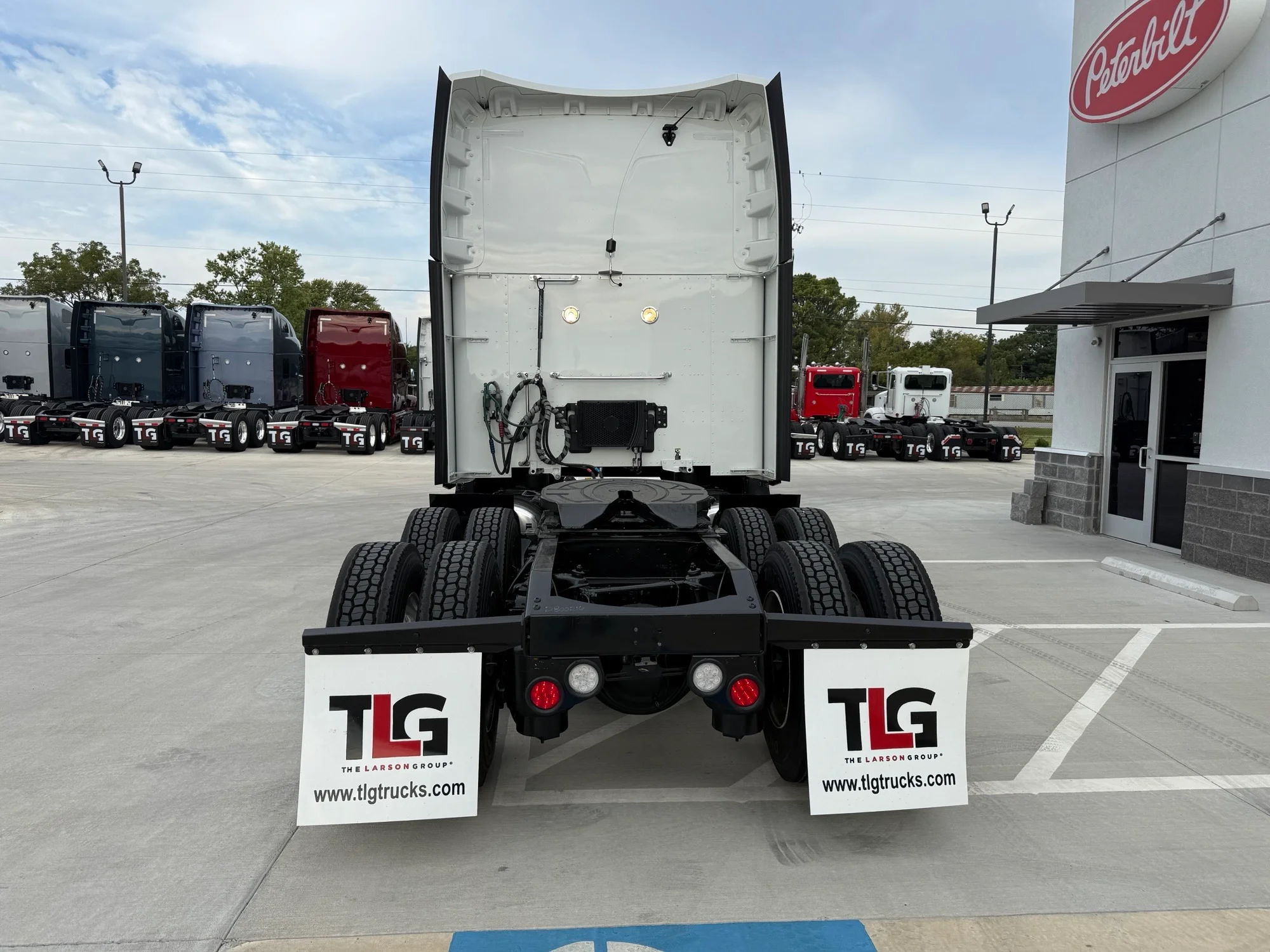 2023 Peterbilt 579 - image 4