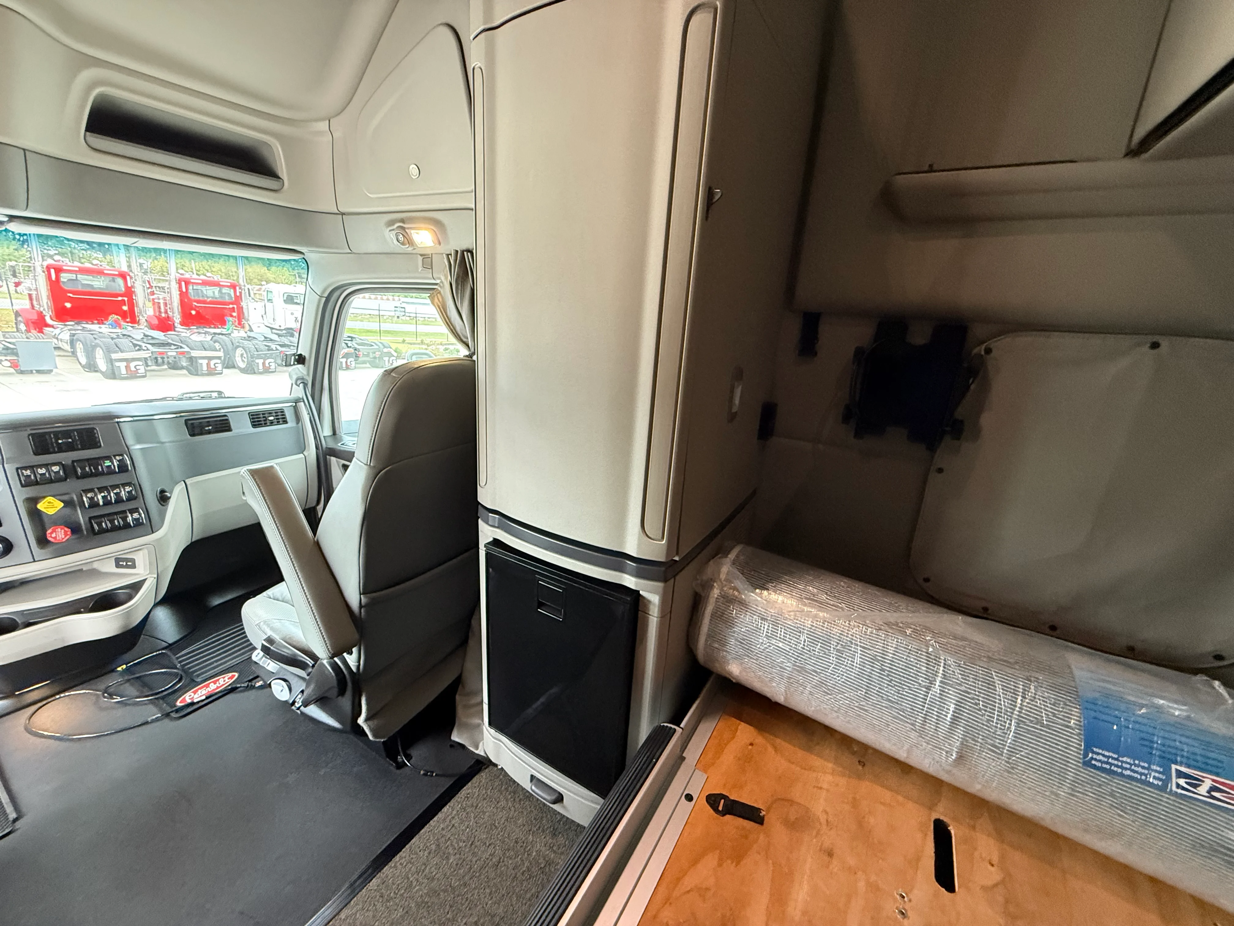 2023 Peterbilt 579 - image 15