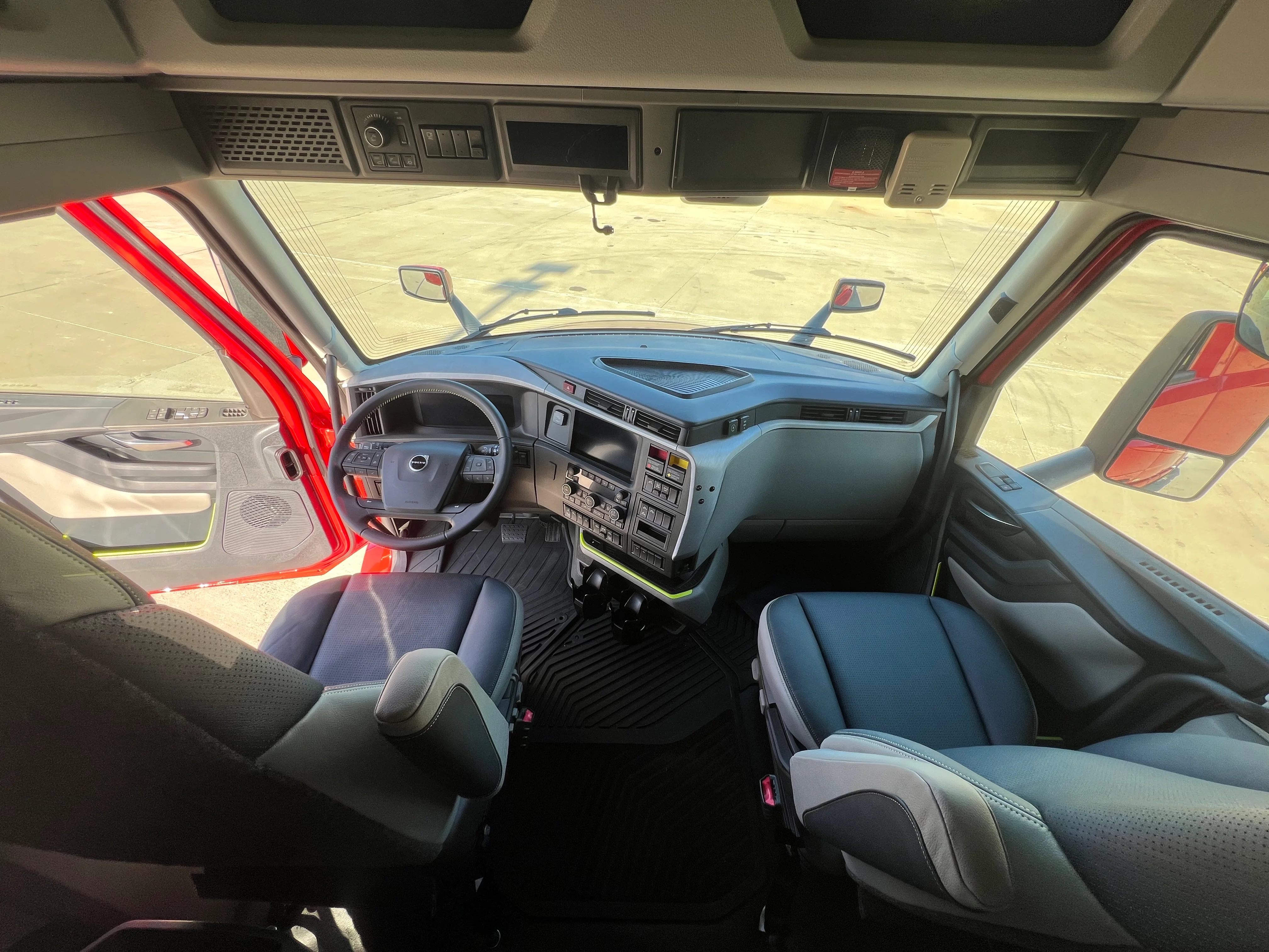 2026 Volvo VNL 660 in Shreveport, LA — photo 13