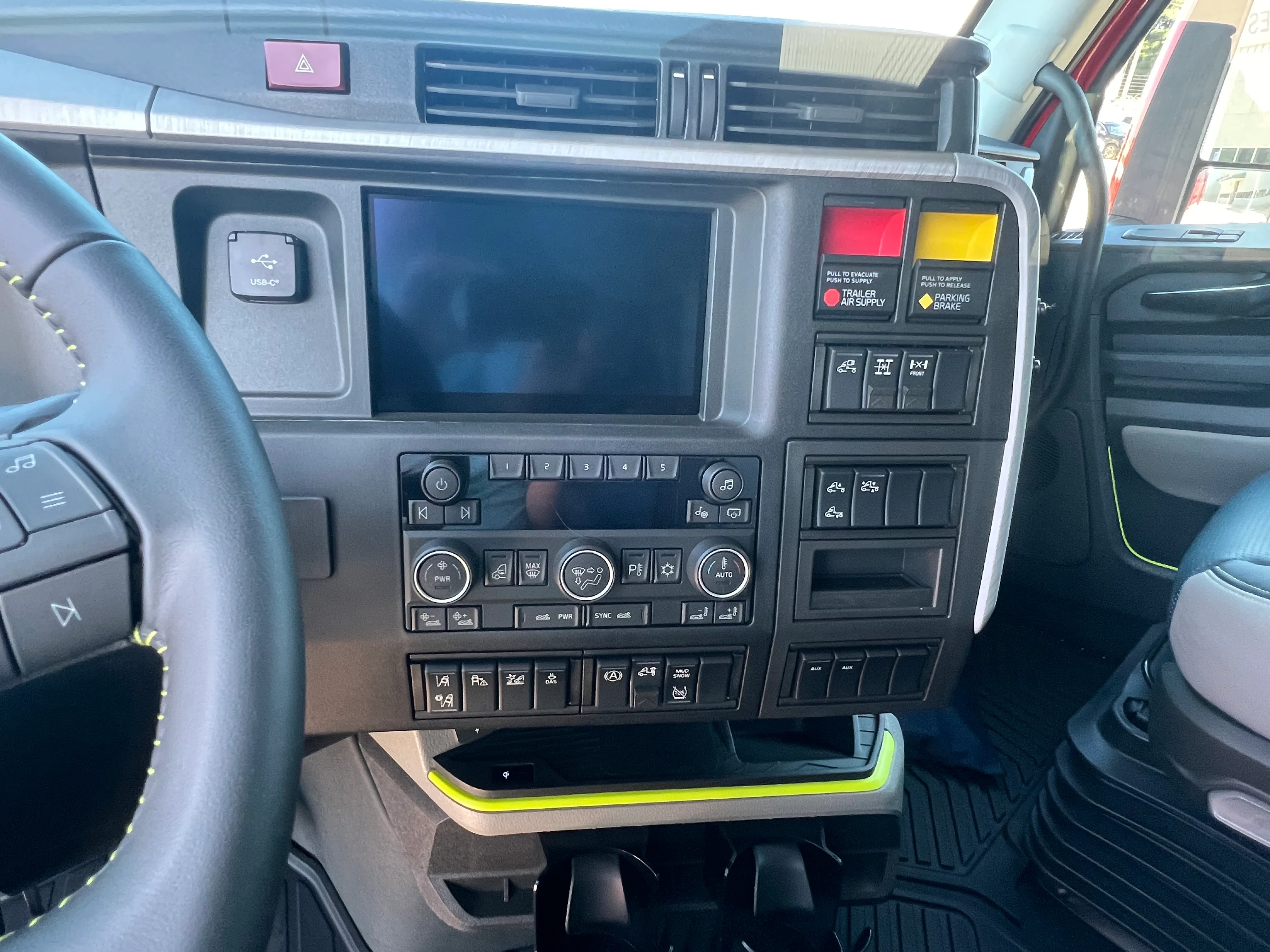 2026 Volvo VNL 660 in Shreveport, LA — photo 12