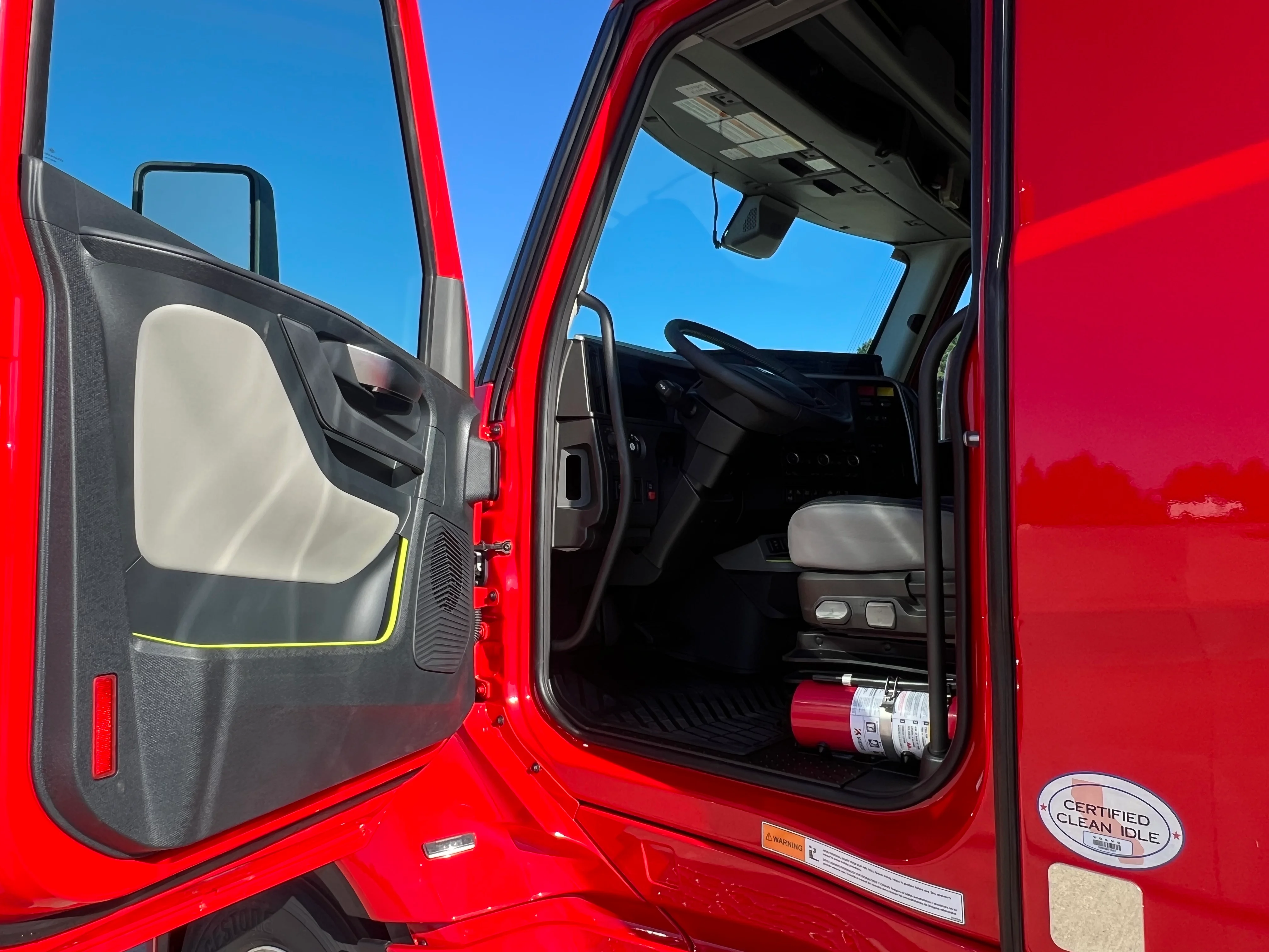 2026 Volvo VNL 660 in Shreveport, LA — photo 9