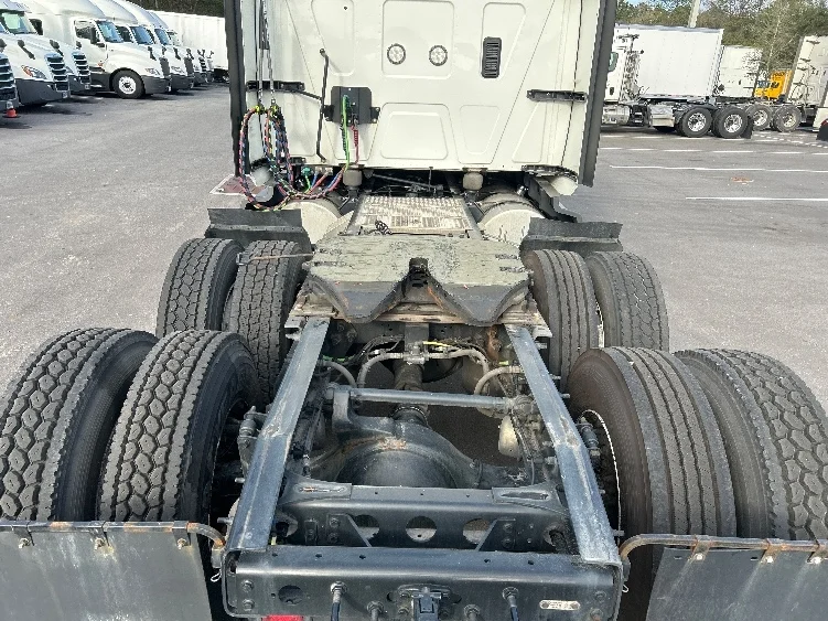 2023 International LT - image 6