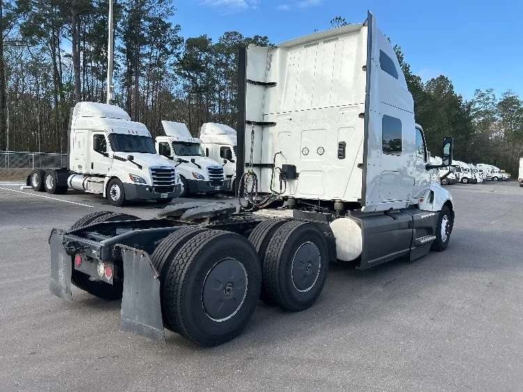 2023 International LT - image 7