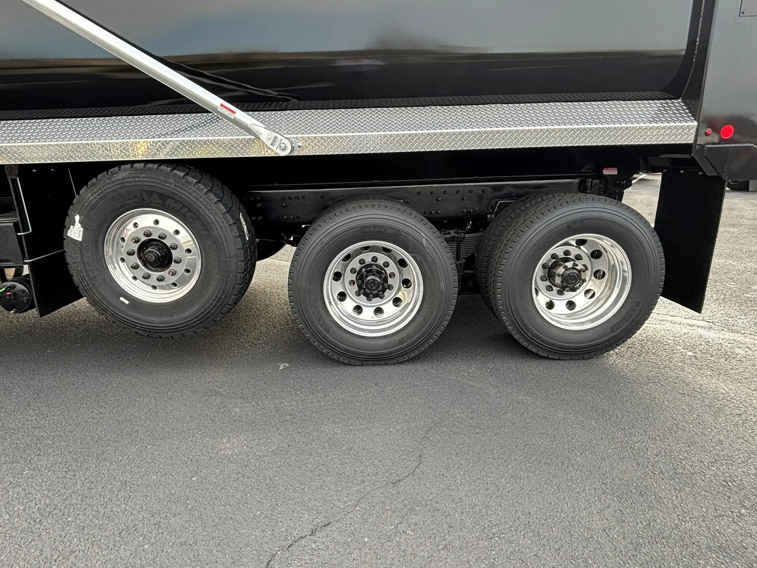 2025 Freightliner 114SD - image 9