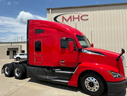 2023 Kenworth T680 in Leawood, KS — photo 3
