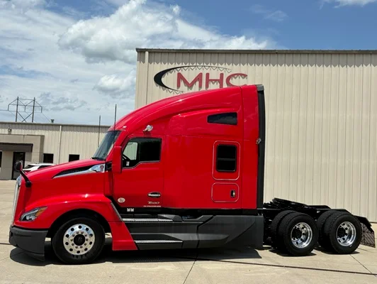 2023 Kenworth T680 in Leawood, KS — photo 13