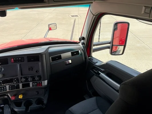 2023 Kenworth T680 in Leawood, KS — photo 18