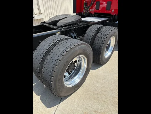 2023 Kenworth T680 in Leawood, KS — photo 7