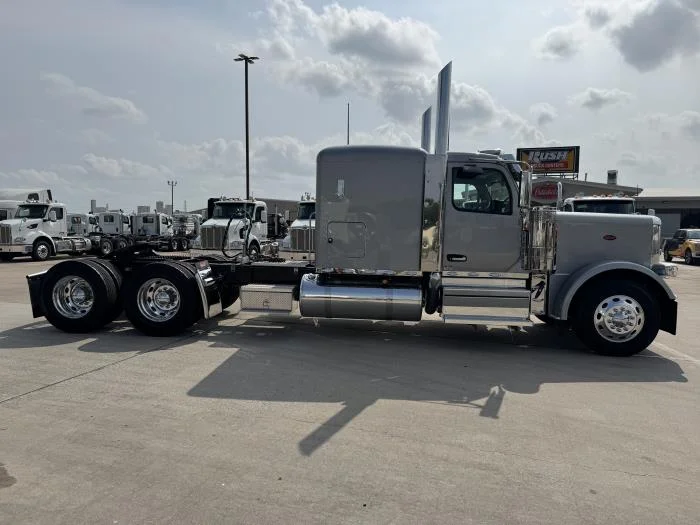 2027 Peterbilt 589 in Houston, TX — photo 9