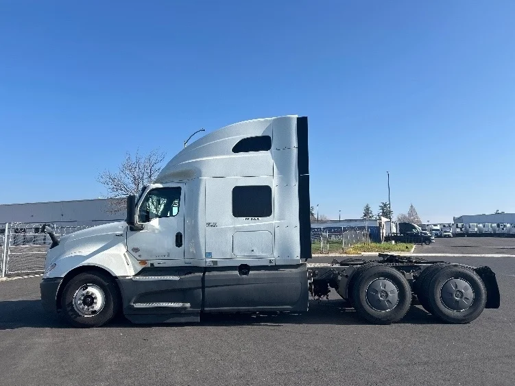 2023 International LT - image 4