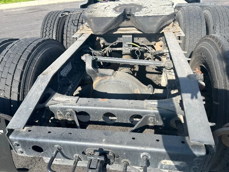 2023 International LT - image 6