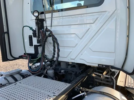 2020 International LT - image 10