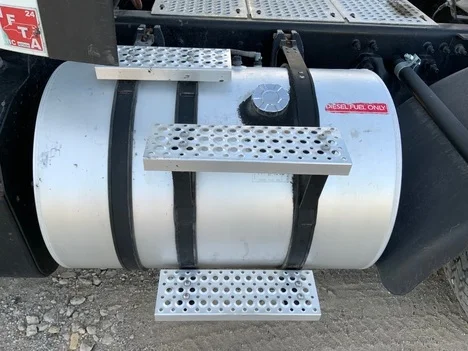 2020 International LT - image 9