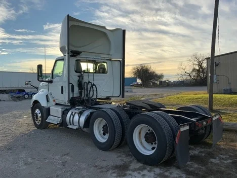 2020 International LT - image 7