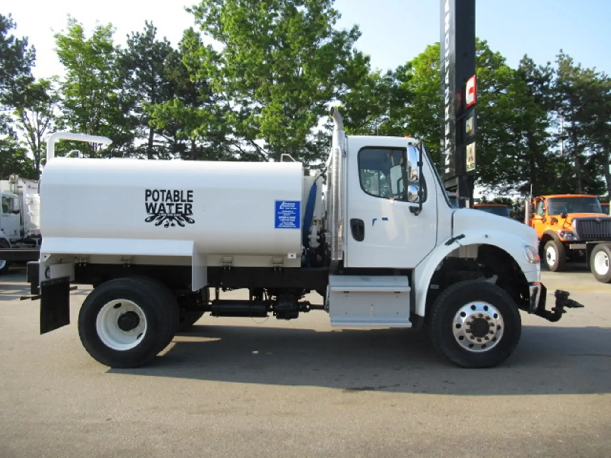 2017 Freightliner - image 4