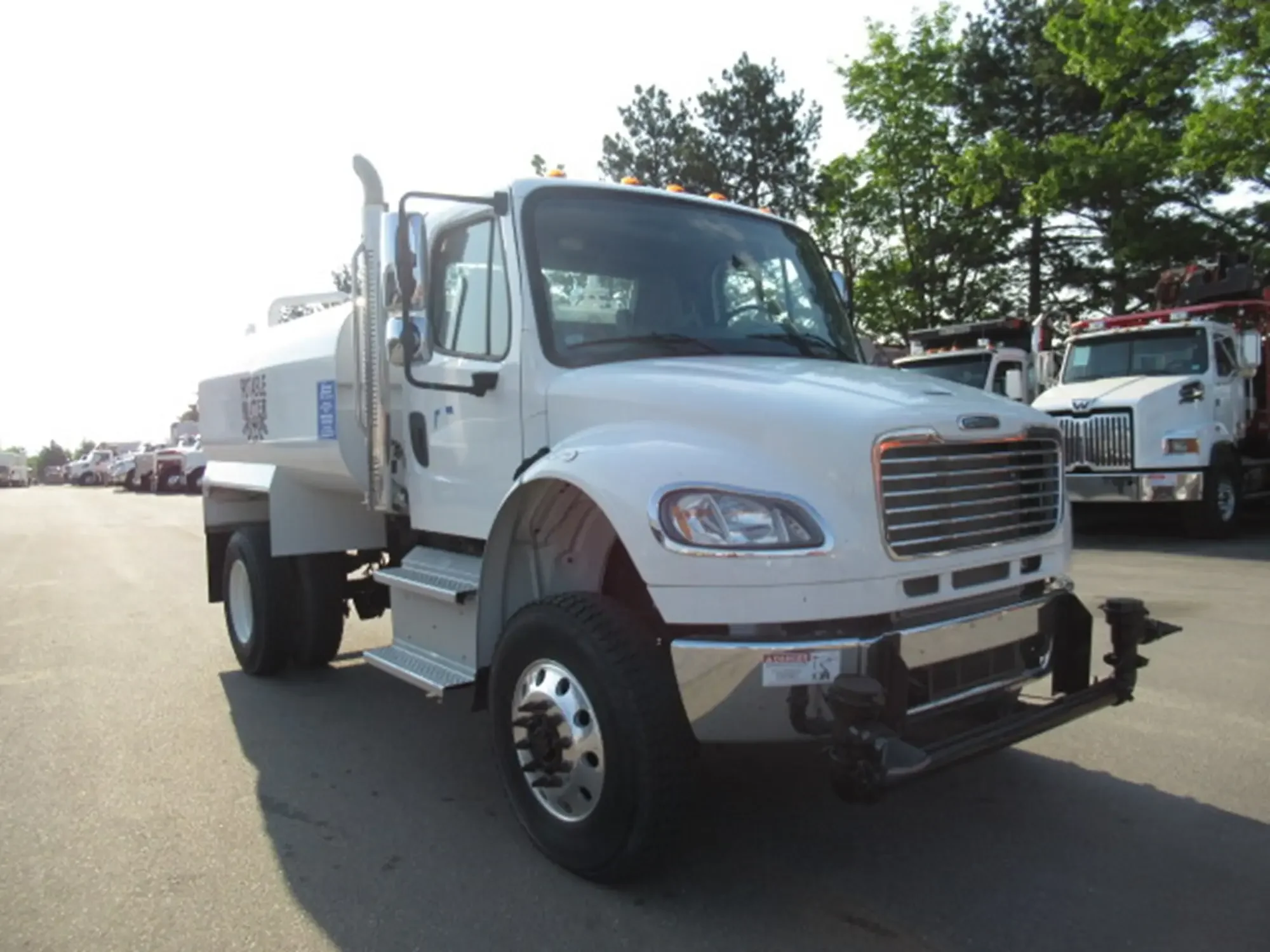2017 Freightliner - image 3