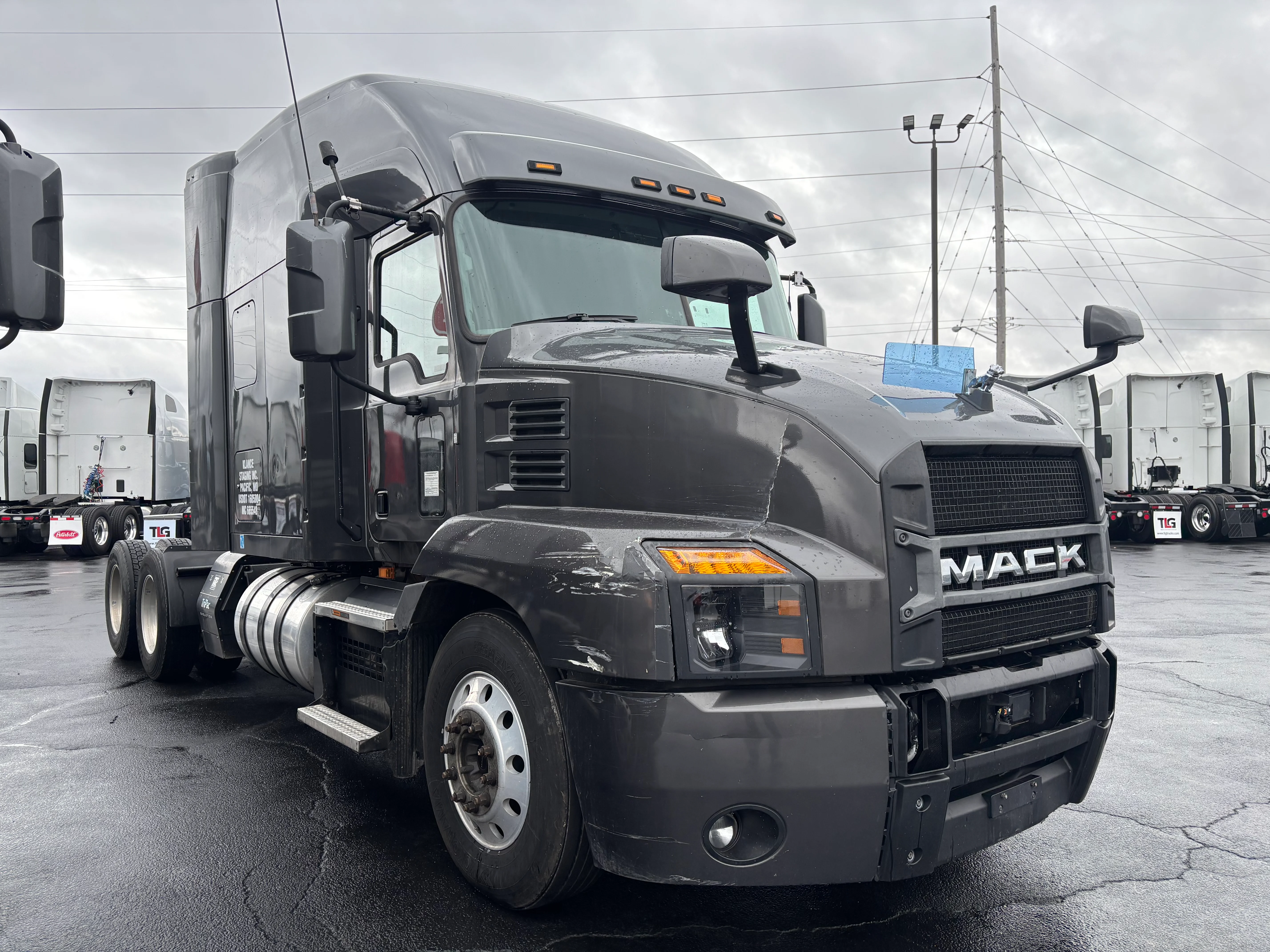 2019 Mack Anthem - image 1