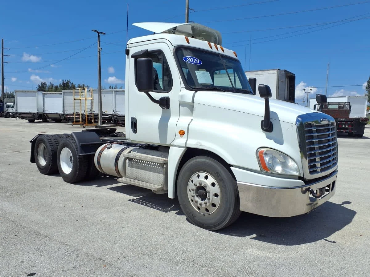 2019 Freightliner Cascadia in Davie, FL — photo 3
